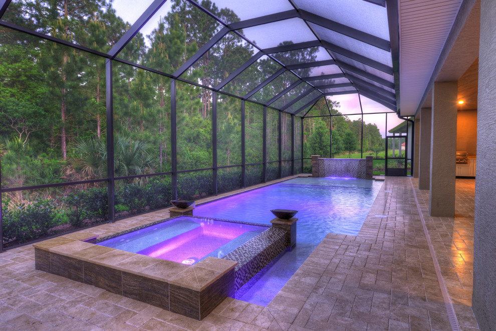 This is an example of a contemporary swimming pool in Orlando.