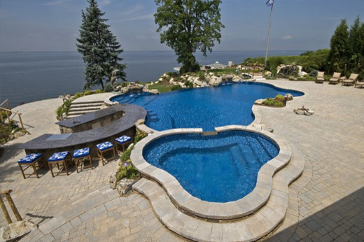 Immagine di una piscina classica