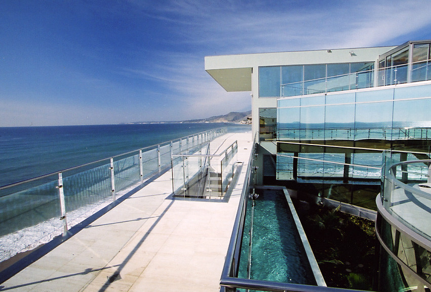 Oberirdischer Moderner Pool in individueller Form in Los Angeles