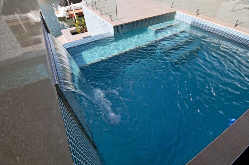 This is an example of a contemporary swimming pool in Perth.