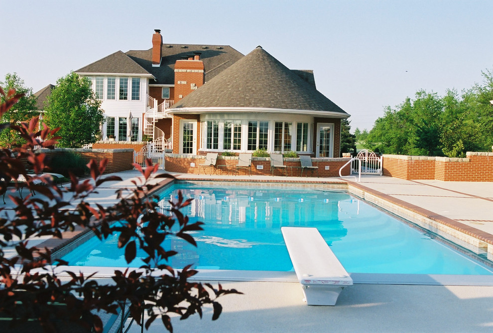 Elegant rectangular pool photo in Kansas City