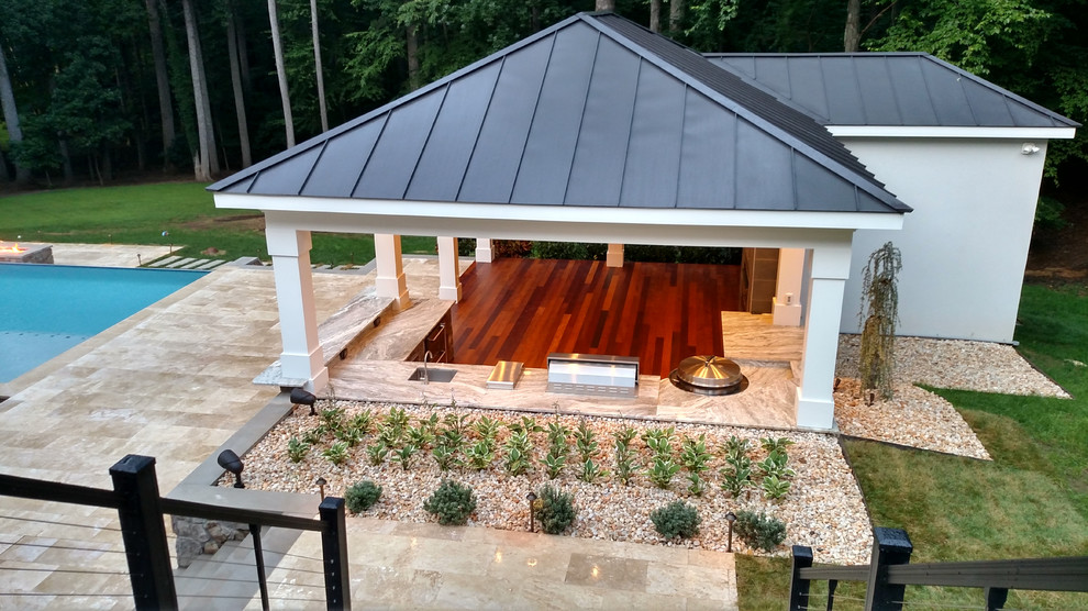Diseño de casa de la piscina y piscina infinita minimalista extra grande rectangular en patio trasero con adoquines de piedra natural