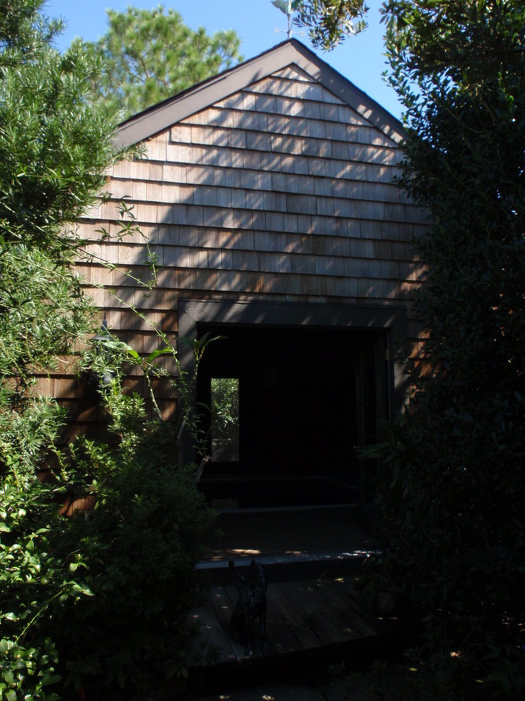 Inspiration för en liten vintage rektangulär träningspool på baksidan av huset, med poolhus och trädäck