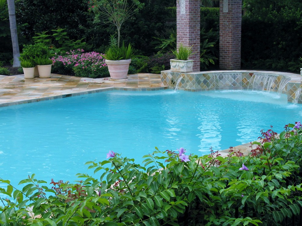 Elegant pool photo in Houston