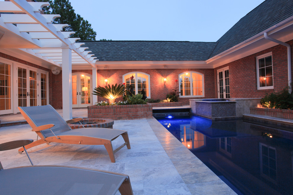 Elegant pool photo in Wilmington