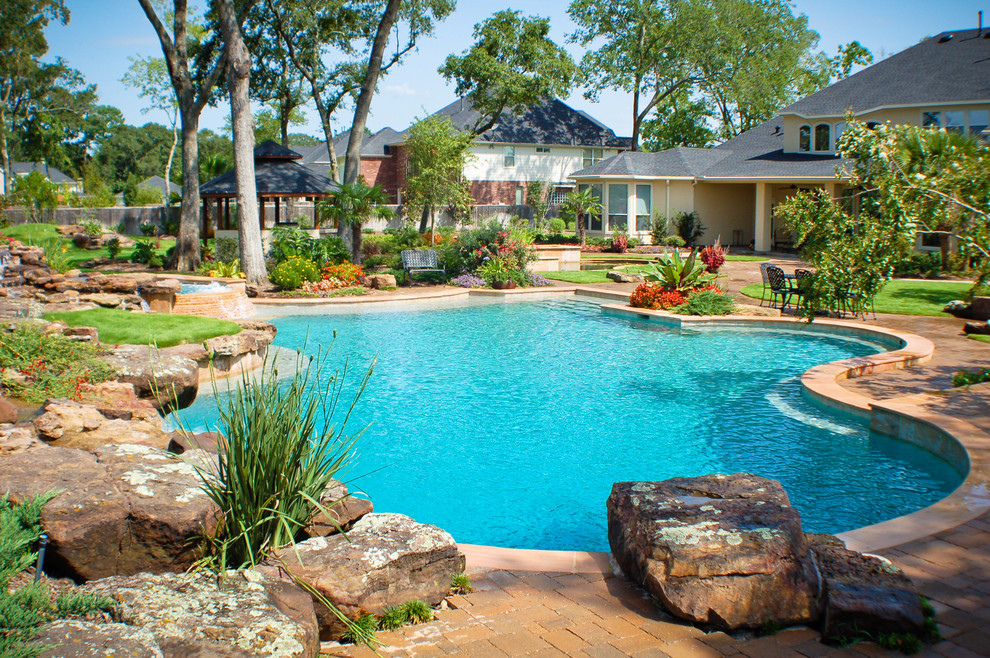Mittelgroßer Klassischer Pool hinter dem Haus in individueller Form mit Pflastersteinen in Houston
