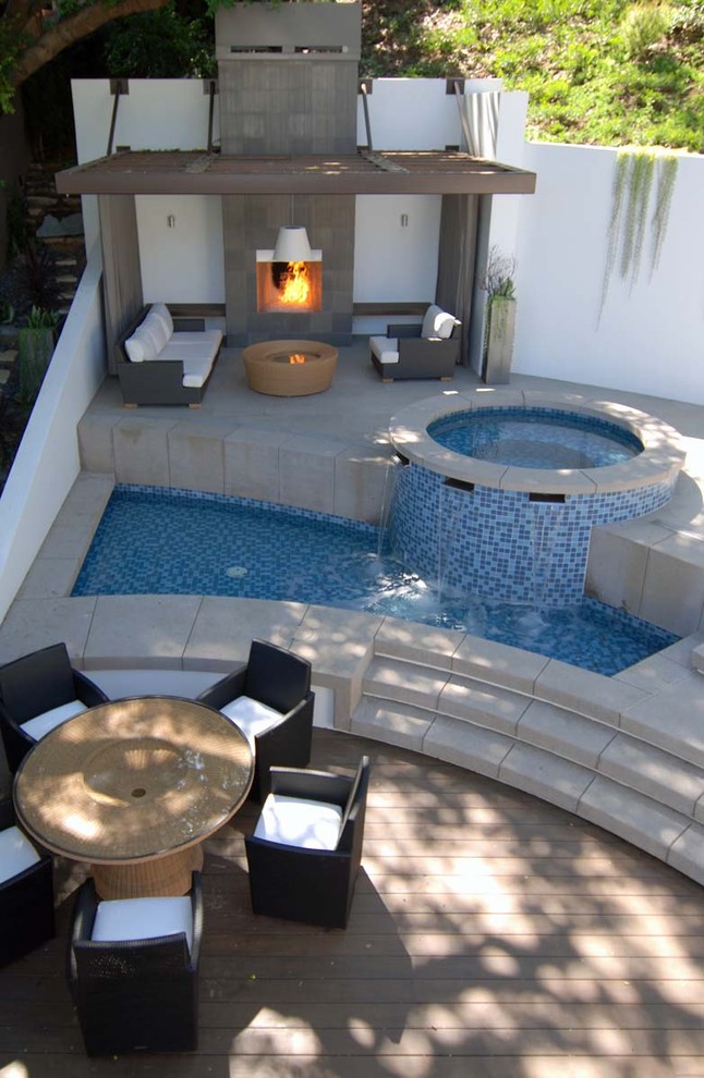 Inspiration for a contemporary pool remodel in Los Angeles