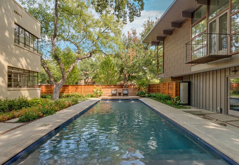 Pool - contemporary pool idea in Dallas