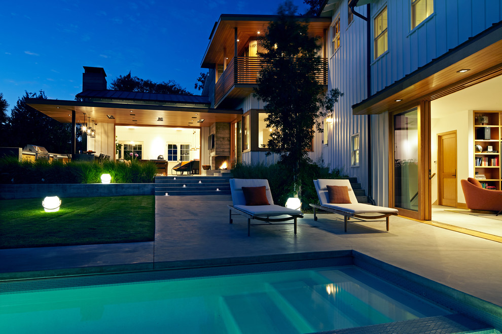 Inspiration for a large farmhouse pool remodel in Los Angeles