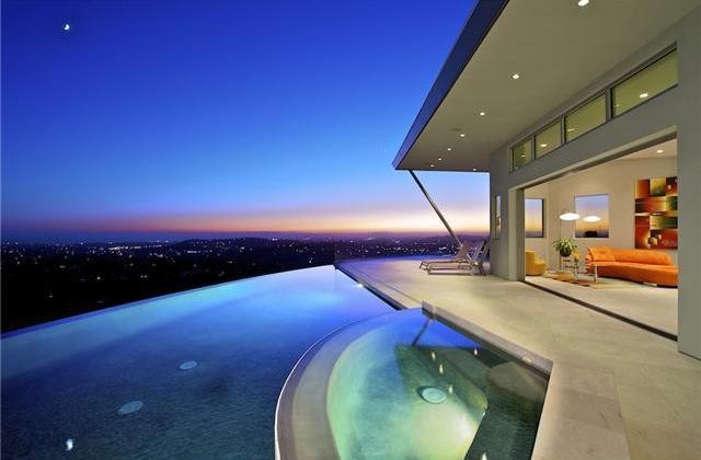 Inspiration for a modern swimming pool in San Diego.