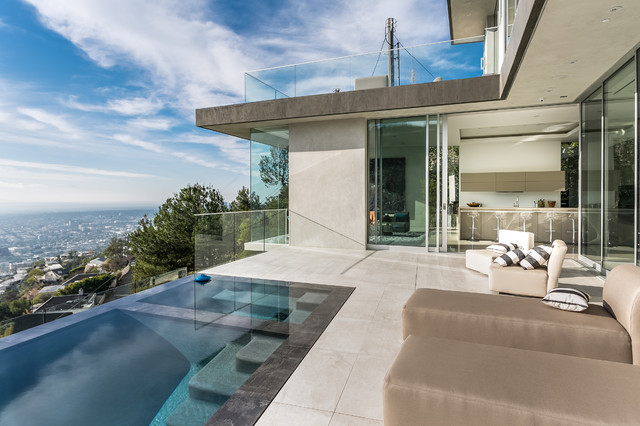 Modern House with breathtaking view. Hollywood Hills. - Modern - Pools