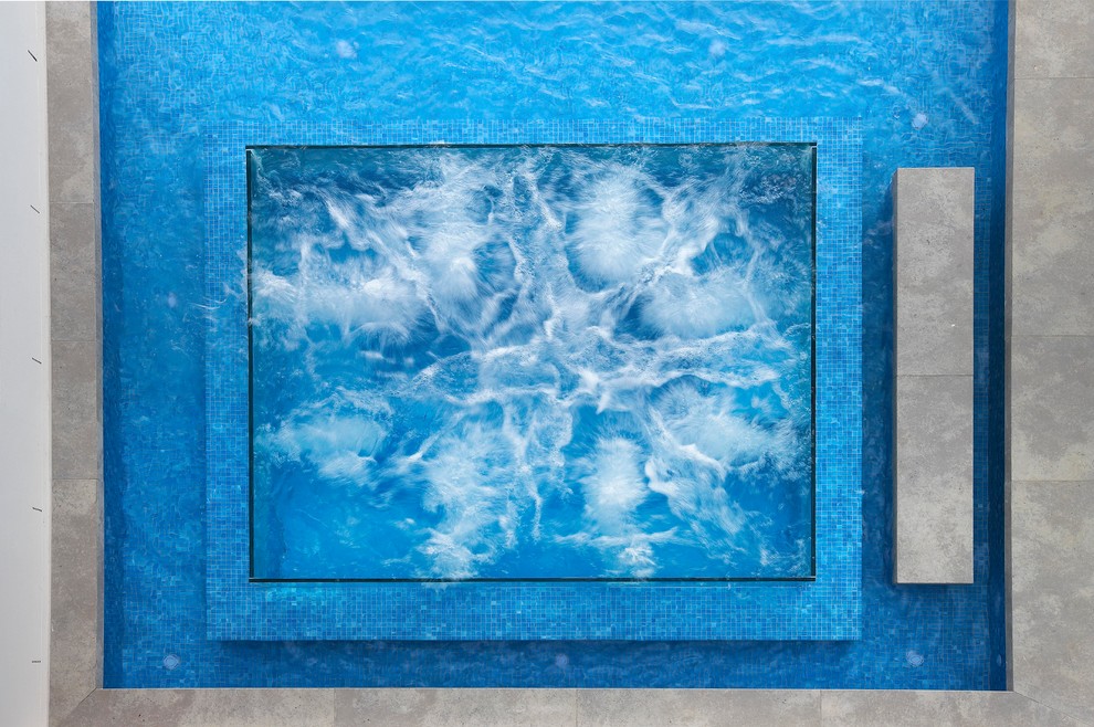 Immagine di una piscina design personalizzata