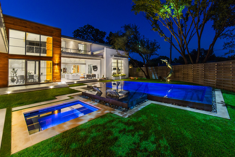 Mittelgroßer Moderner Pool hinter dem Haus in rechteckiger Form mit Betonboden in Dallas