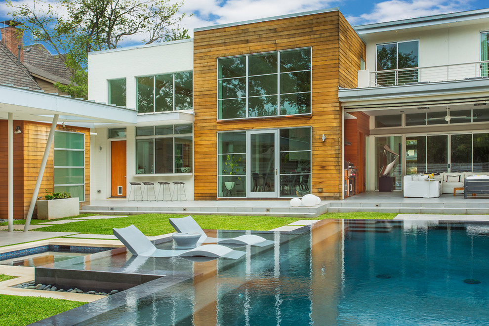 Mittelgroßer Moderner Pool hinter dem Haus in rechteckiger Form mit Betonboden in Dallas