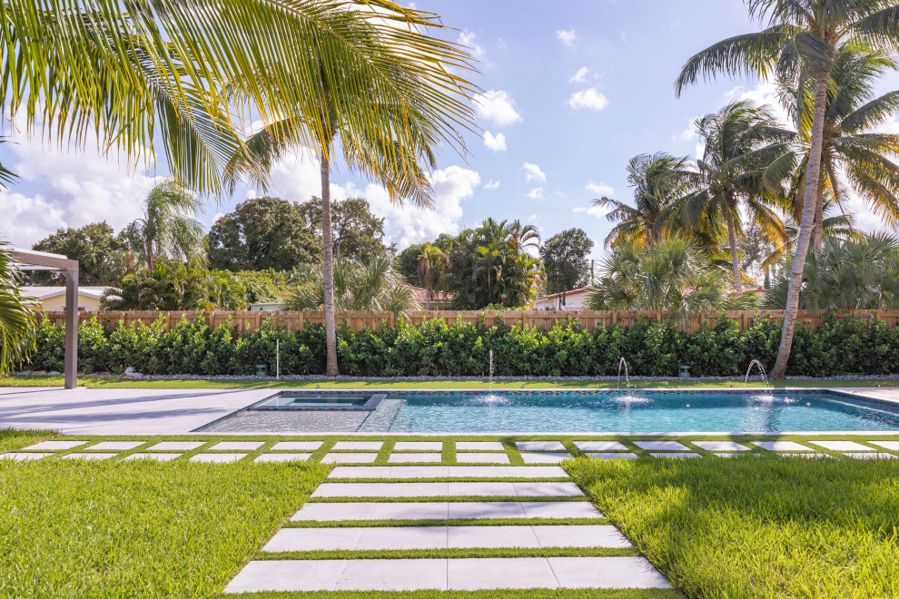 Modern Straight Line Pool & Spa in Fort Lauderdale Modern Pool