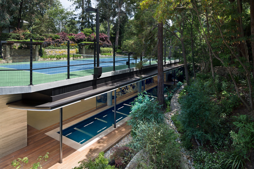 Источник вдохновения для домашнего уюта: спортивный, прямоугольный бассейн в современном стиле с забором