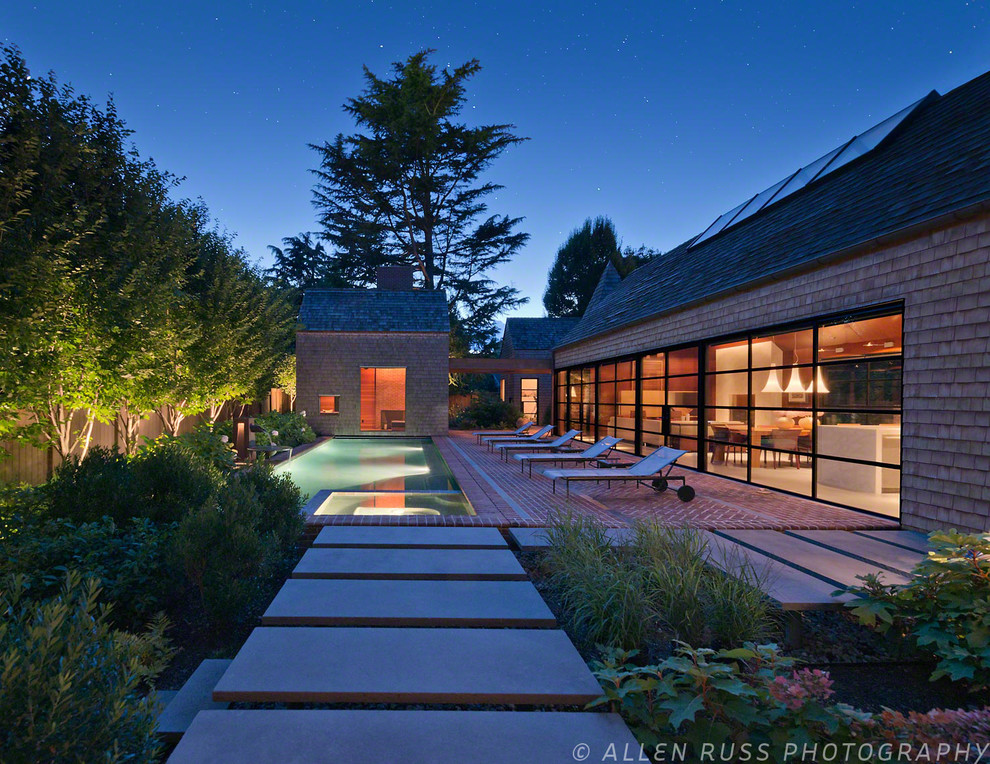 Cette image montre un Abris de piscine et pool houses latéral minimaliste avec des pavés en brique.