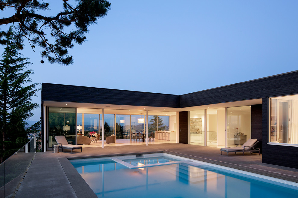 Immagine di una piscina minimalista rettangolare