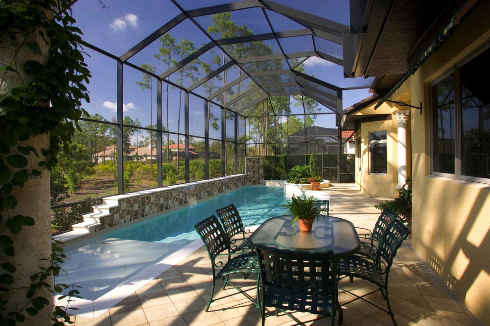 Idée de décoration pour une piscine méditerranéenne.