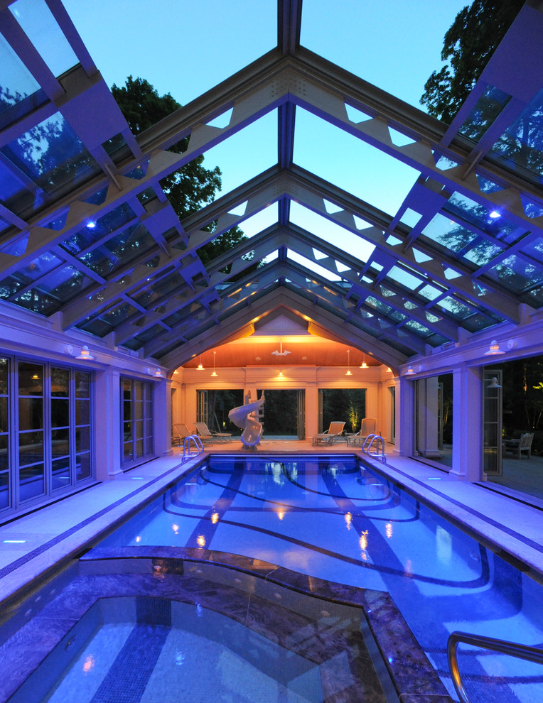 Пример оригинального дизайна: бассейн в доме в стиле неоклассика (современная классика)