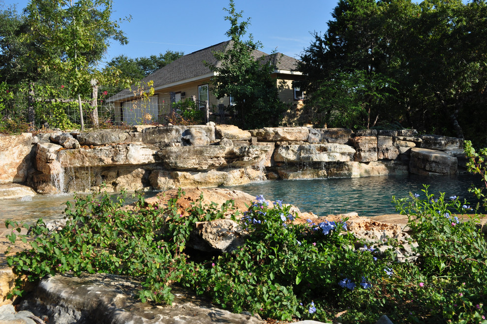 Trendy pool photo in Austin