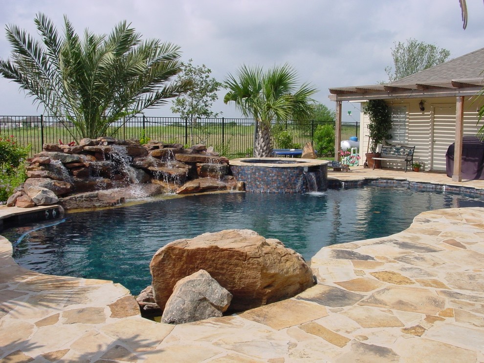 Natural Spaces - Tropical - Pool - Austin - by HAMLIN POOLS | Houzz