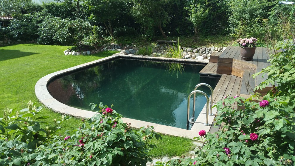 Foto på en minimalistisk pool