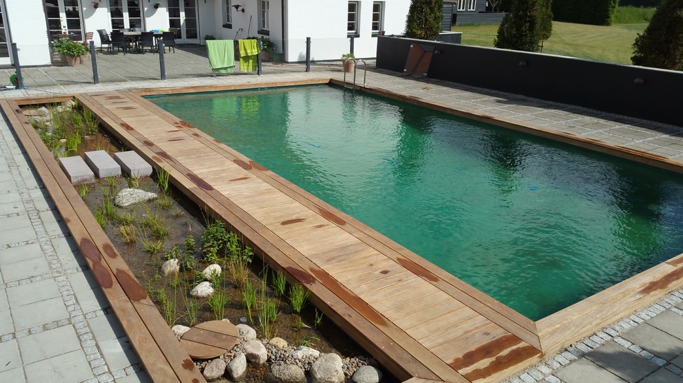 Свежая идея для дизайна: бассейн в скандинавском стиле - отличное фото интерьера