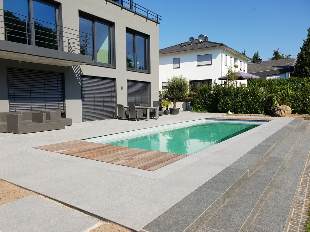 Foto de piscina moderna grande rectangular