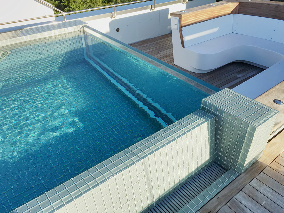 Idee per una piscina a sfioro infinito contemporanea rettangolare sul tetto