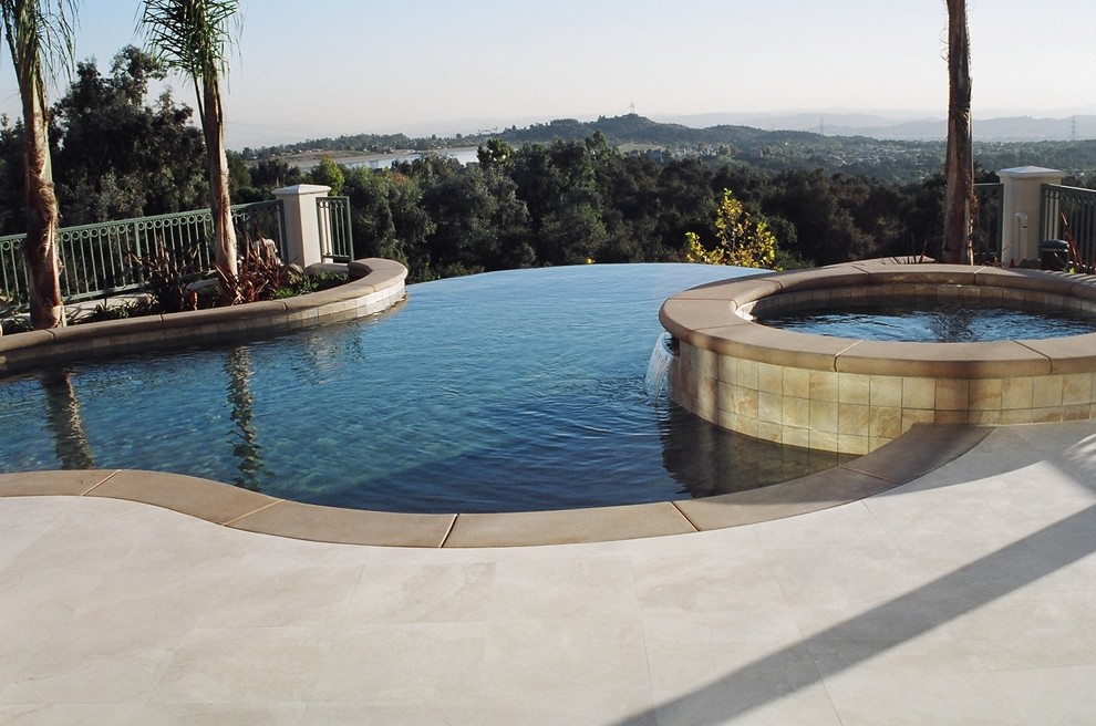 Inspiration for a mid-sized backyard custom-shaped natural pool fountain remodel in Los Angeles
