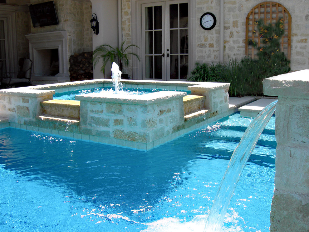 Exemple d'une piscine méditerranéenne.