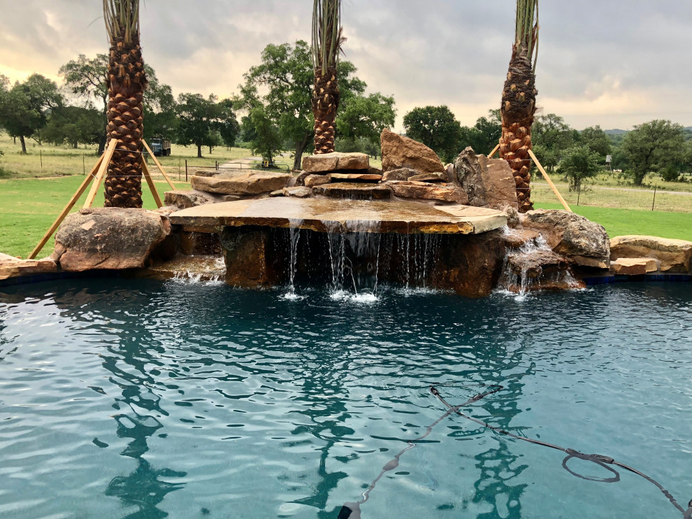 New Braunfels Pool and Spa Transitional Pool Austin by Infinity