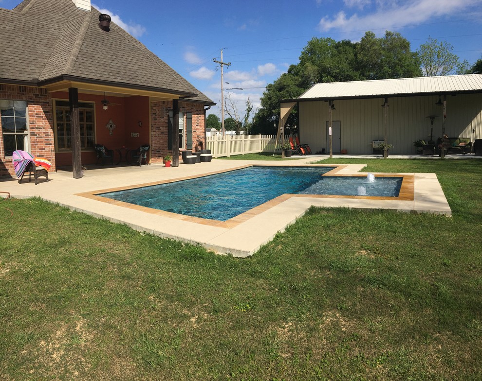 Idee per una piscina naturale contemporanea rettangolare di medie dimensioni e dietro casa con pedane