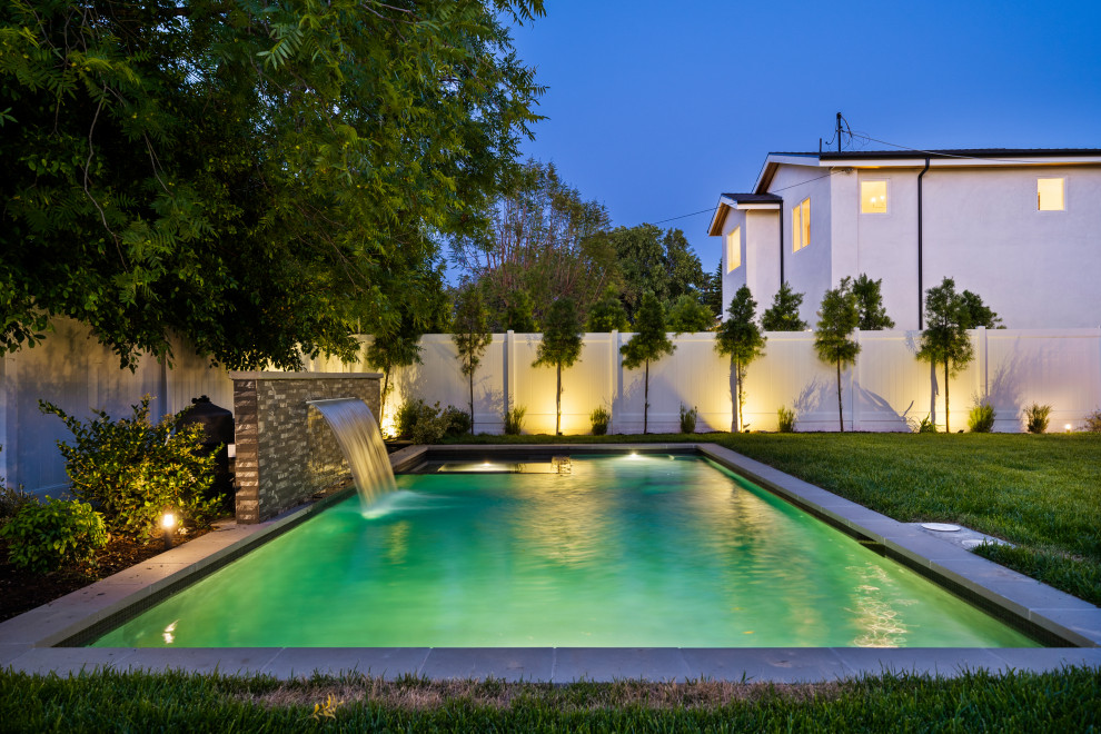Pool fountain - large farmhouse backyard l-shaped pool fountain idea in Los Angeles