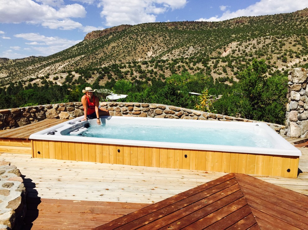 Foto di una piscina monocorsia american style rettangolare di medie dimensioni con pedane
