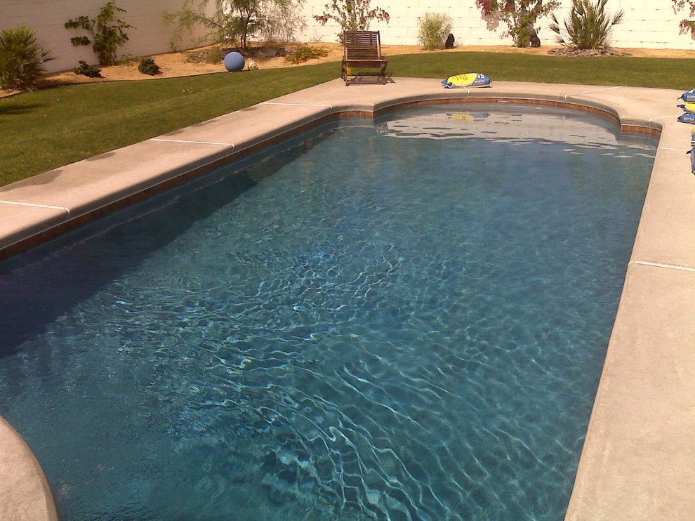 Klassisk inredning av en pool