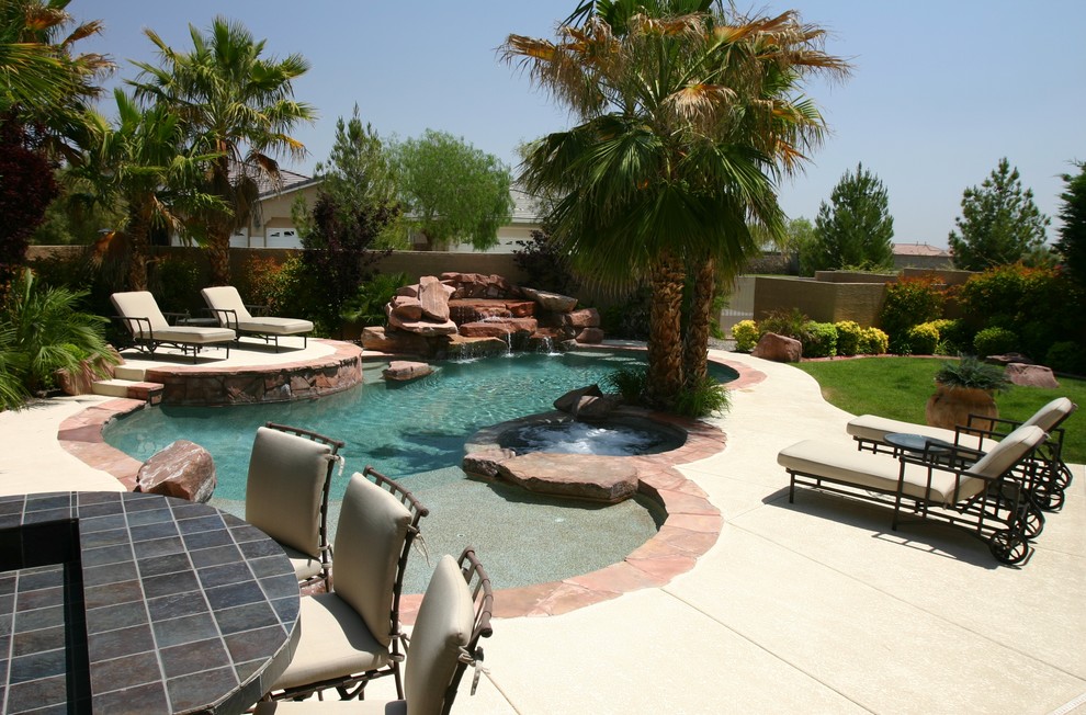 Example of an island style pool design in Las Vegas