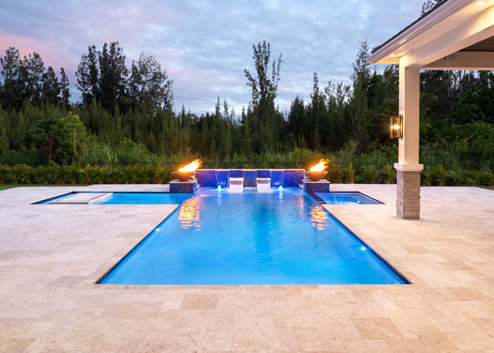 Inspiration pour une grande piscine arrière minimaliste sur mesure avec un point d'eau et des pavés en pierre naturelle.