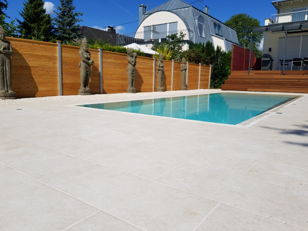 Foto de piscina mediterránea grande rectangular en patio lateral con suelo de baldosas