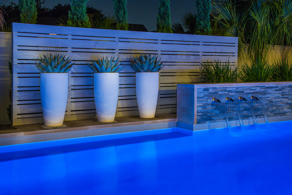 Example of a mid-sized minimalist backyard rectangular hot tub design in Dallas