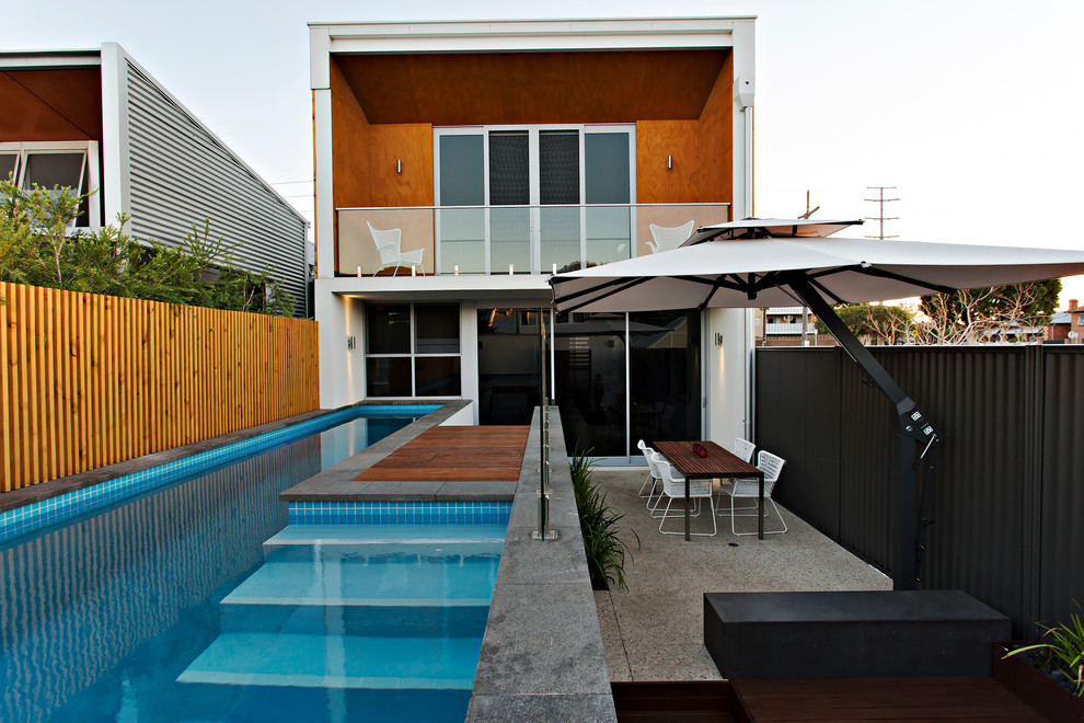 Moderner Pool hinter dem Haus in Perth