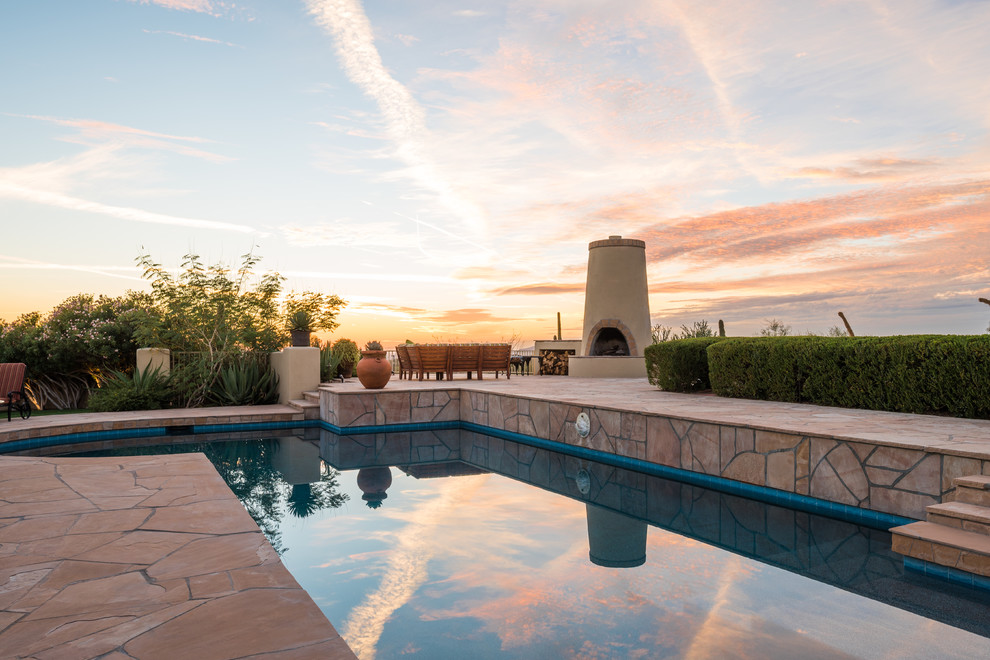 Gefliester Mediterraner Pool hinter dem Haus in individueller Form in Phoenix
