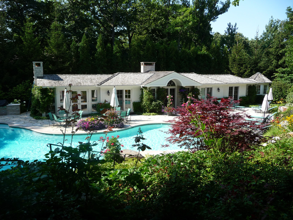 Inspiration for a timeless pool remodel in Chicago