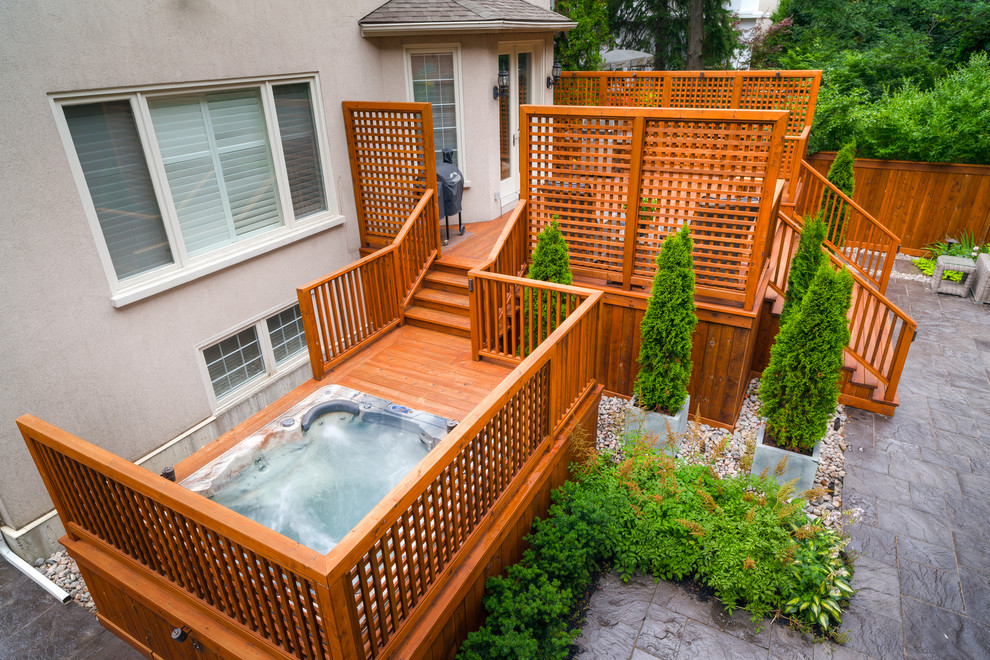 Imagen de piscinas y jacuzzis elevados eclécticos grandes rectangulares en patio trasero con entablado