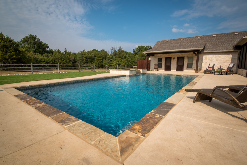 This is an example of a farmhouse swimming pool in Dallas.