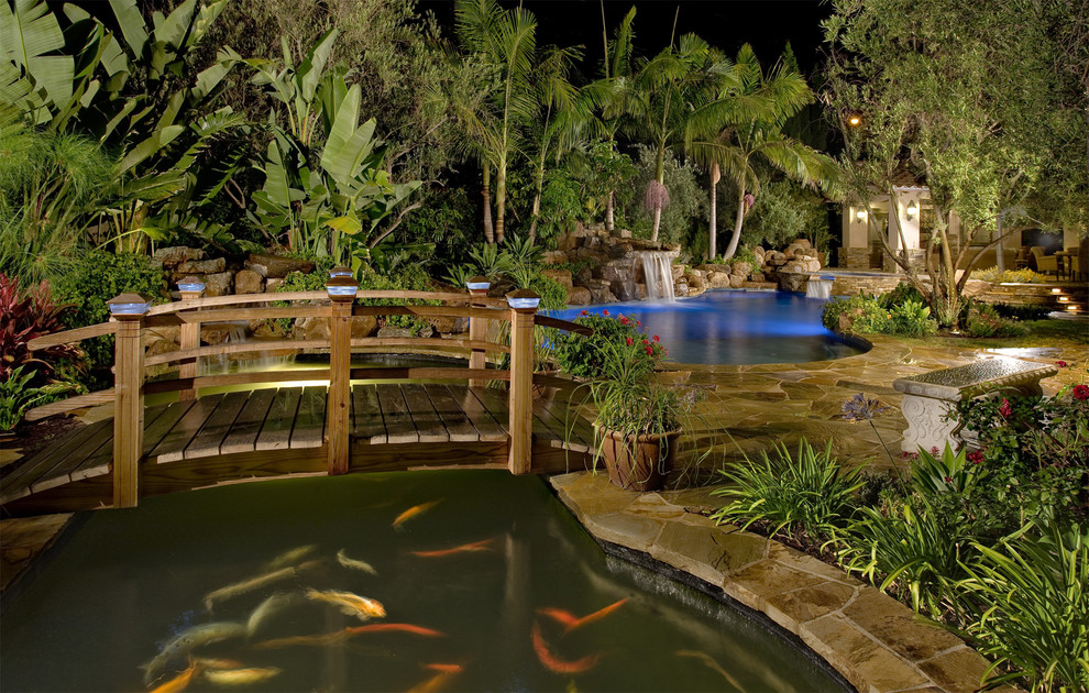 Geräumiger Mediterraner Pool hinter dem Haus in individueller Form in Orange County