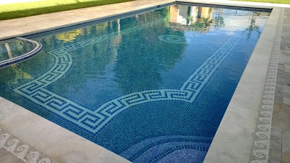 На фото: бассейн в викторианском стиле