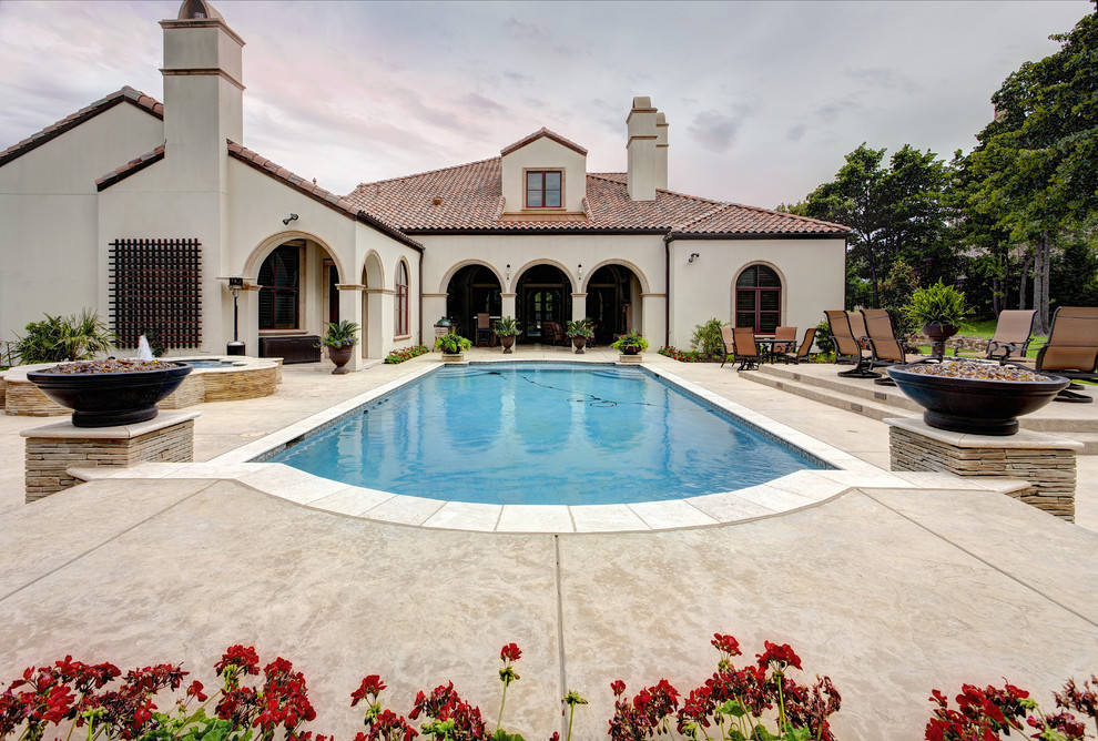 Tuscan pool photo in Dallas
