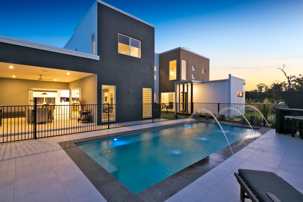Ejemplo de casa de la piscina y piscina contemporánea de tamaño medio rectangular en patio lateral con granito descompuesto